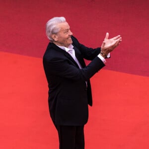 Par ailleurs, il ne voulait pas d'hommage national et s'opposait à toute cérémonie politique.
Alain Delon (Palme d'Or d'Honneur du 72ème festival de Cannes) - Montée des marches du film "A Hidden Life" lors du 72ème Festival International du Film de Cannes. Le 19 mai 2019 © Borde / Jacovides / Moreau / Bestimage