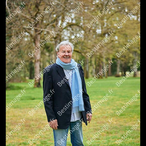 Exclusif - Premier tournage avec Alain Delon à Douchy-Montcorbo, France, le 10 avril 2021. © Cyril Moreau/Bestimage