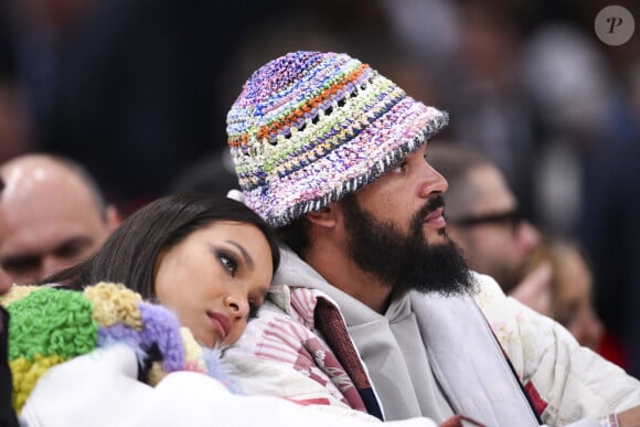 Joakim Noah et sa femme Lais Ribeiro au match de Basketball Paris NBA 2023 entre les Pistons de Detroit et les Bulls de Chicago à l'Accor Arena Bercy le 19 janvier 2023