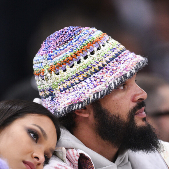 Joakim Noah et sa femme Lais Ribeiro au match de Basketball Paris NBA 2023 entre les Pistons de Detroit et les Bulls de Chicago à l'Accor Arena Bercy le 19 janvier 2023