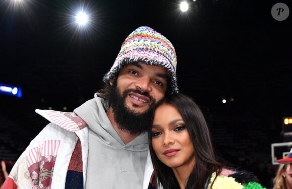 Joakim Noah et sa femme Lais Ribeiro au match de Basketball Paris NBA 2023 entre les Pistons de Detroit et les Bulls de Chicago à l'Accor Arena Bercy le 19 janvier 2023