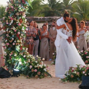 À presque six mois de grossesse, Lais Ribeiro s'affiche aux côtés de celui qu'elle a épousé le 13 juillet 2022. 
Joakim Noah et Lais Ribeiro se sont mariés devant leurs amis et leur famille sur la plage de Trancoso au Brésil le 13 juillet 2022.