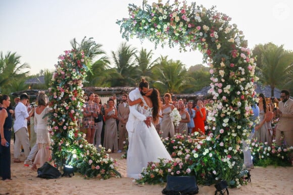 À presque six mois de grossesse, Lais Ribeiro s'affiche aux côtés de celui qu'elle a épousé le 13 juillet 2022. 
Joakim Noah et Lais Ribeiro se sont mariés devant leurs amis et leur famille sur la plage de Trancoso au Brésil le 13 juillet 2022.