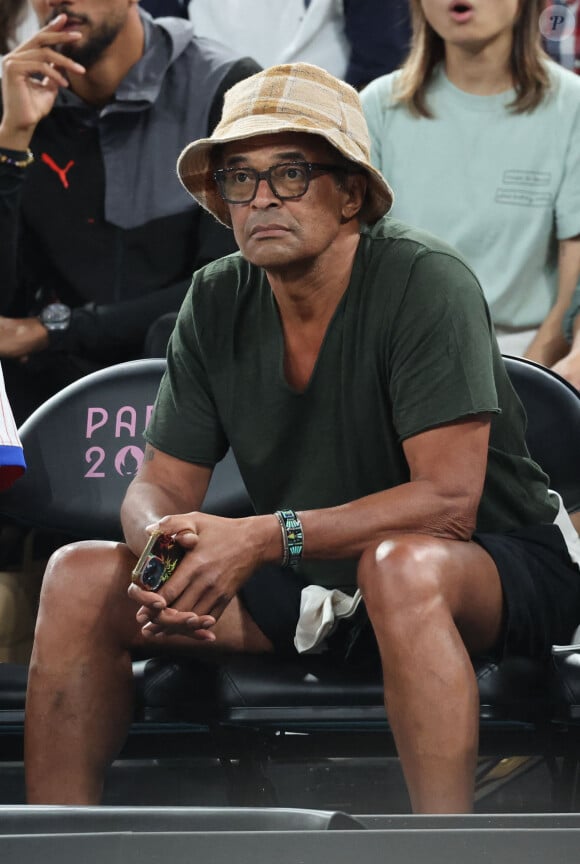 Puis, l'ancien champion de tennis a célébré leur famille multiculturelle en postant les drapeaux du Brésil, de la Suède, de la France, du Cameroun et des États-Unis.
Yannick Noah pendant l'épreuve de basketball de Demi-Finale opposant la France à l'Allemagne lors des Jeux Olympiques de Paris 2024 à Paris, le 8 août 2024