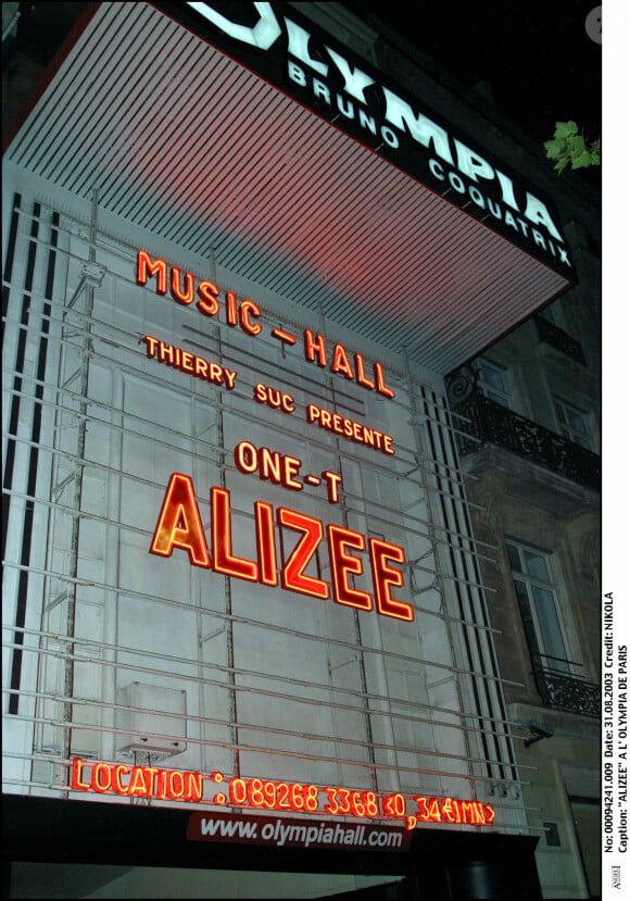 Mais ses fans pourront aller l'applaudir dans un an à l'Olympia !Alizée à l'Olympia, en 2003