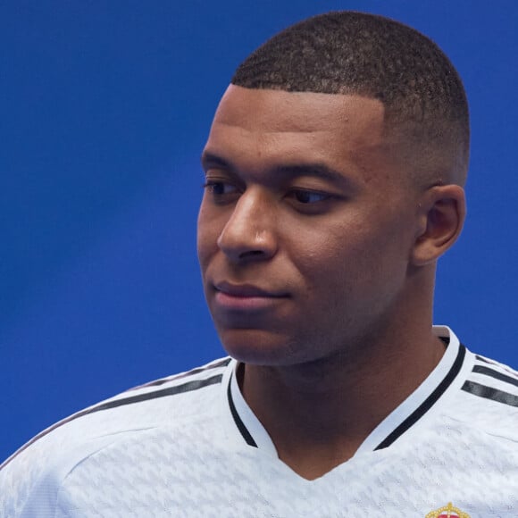 Il réclamerait pas moins de 55 millions d'euros d'impayés au PSG 
Kylian Mbappé