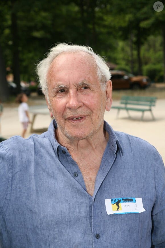 Le célèbre animateur n'est pas le seul homme connu de la famille.
Exclusif - Patrice Laffont - 4ème trophée de pétanque au profit de l'association "La roue tourne" dans le Jardin du Ranelagh à Paris le 15 mai 2022.