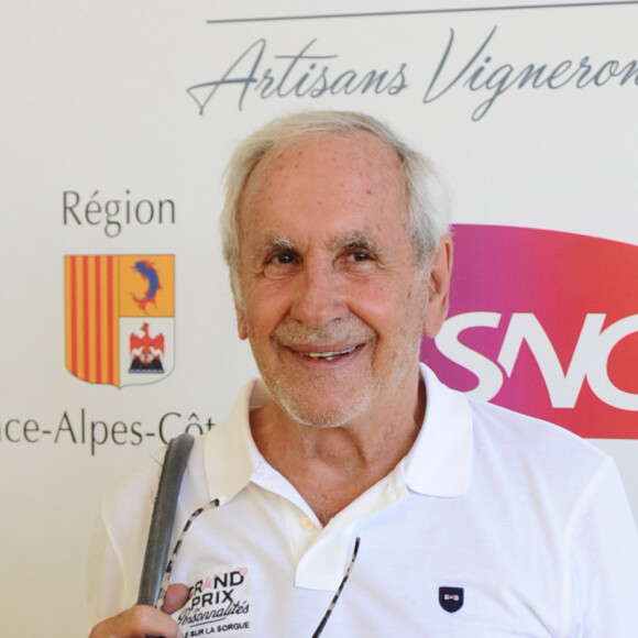 "J'adorais mon père, mais j'avais quand même un gros complexe, avait-il avoué. Il avait fait HEC, monté sa boîte d'édition et je n'avais même pas eu mon bac !"
Patrice Laffont - Tournoi de pétanque Grand Prix des Personnalités d 'Isle sur la Sorgue dans le Vaucluse (84) le 24 juin 2017 © Eric Etten / Bestoimage 