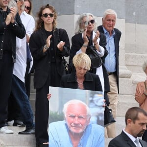 Une journée difficile pour toute la famille de Patrice Laffont
Valérie Laffont, la veuve du défunt, et sa fille Mathilde - Sortie des obsèques de P.Laffont dans la salle de la Coupole du cimetière du Père-Lachaise à Paris, le 23 août 2024. © Dominique Jacovides / Bestimage