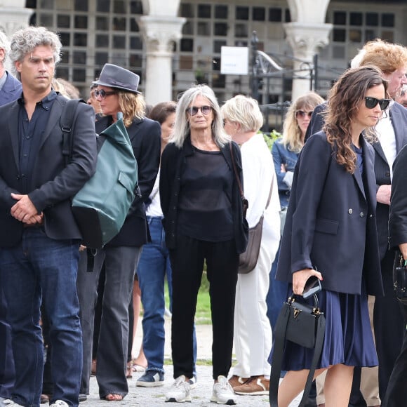 Les obsèques de Patrice Laffont se sont tenues à Paris au Père-Lachaise en présence de tous ses proches.
Louise Laffont, la femme de F.Laffont, Axelle Laffont et son compagnon Romain Sichez - Sortie des obsèques de P.Laffont dans la salle de la Coupole du cimetière du Père-Lachaise. © Dominique Jacovides / Bestimage