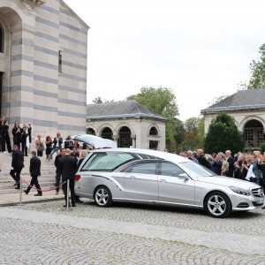 Sortie des obsèques de P.Laffont dans la salle de la Coupole du cimetière du Père-Lachaise à Paris, le 23 août 2024. L'animateur de télévision est décédé le 7 août 2024 à l'âge de 84 ans. © Dominique Jacovides / Bestimage