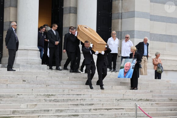 Elle est ainsi presque passée inaperçue
Sortie des obsèques de P.Laffont dans la salle de la Coupole du cimetière du Père-Lachaise à Paris, le 23 août 2024. L'animateur de télévision est décédé le 7 août 2024 à l'âge de 84 ans. © Dominique Jacovides / Bestimage