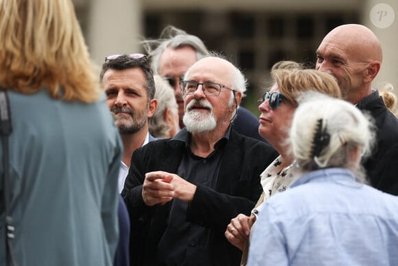 Son ancien complice Betrand Renard vient toutefois d'affirmer que Patrice Laffont n'aurait pas forcément aimé cette cérémonie...Bertrand Renard arrive aux funérailles de Patrice Laffont au cimetière du Père Lachaise le 23 août 2024 à Paris, France. Photo par Nasser Berzane/ABACAPRESS.COM