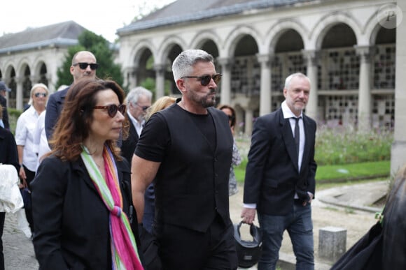 Olivier Minne arrive aux funérailles de Patrice Laffont au cimetière du Père Lachaise le 23 août 2024 à Paris, France. Photo par Nasser Berzane/ABACAPRESS.COM