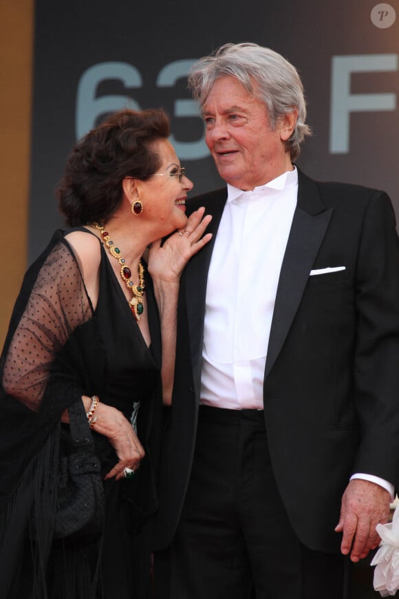 Claudia Cardinale a fait savoir que sa peine était trop grande pour venir dire adieu au monstre du cinéma.
Claudia Cardinale et Alain Delon lors du festival international du film de Cannes. Le 14 mai 2010 