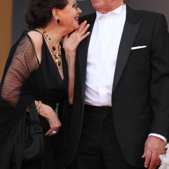 Claudia Cardinale a fait savoir que sa peine était trop grande pour venir dire adieu au monstre du cinéma.
Claudia Cardinale et Alain Delon lors du festival international du film de Cannes. Le 14 mai 2010 