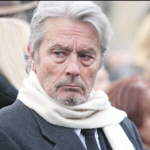 Ils étaient très proches mais elle ne sera pas à ses obsèques.
Alain Delon