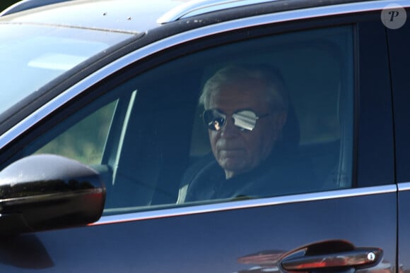 Arrivée de Monseigneur Di Falco (Jean-Michel di Falco) , qui va célèbrer les obsèques de l'acteur, à la propriété d'Alain Delon à Douchy-Montcorbon le 24 août 2024.  Arrival of Monseigneur Di Falco (Jean-Michel di Falco), who will celebrate the funeral of the actor, at the property of Alain Delon in Douchy-Montcorbon