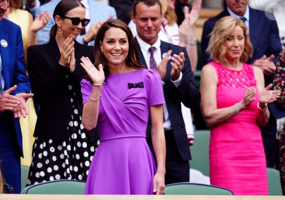 Kate Middleton a été photographiée dans sa voiture, aux côtés de son mari qui conduisait le véhicule
La princesse de Galles dans la loge royale le quatorzième jour des championnats de Wimbledon 2024 au All England Lawn Tennis and Croquet Club, à Londres, en Angleterre, au Royaume-Uni, le 14 juillet 2024. Photo par Mike Egerton/PA Wire/ABACAPRESS.COM