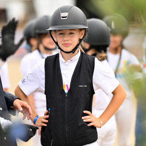 Mais dernièrement, cette grande passionnée d'équitation est progessivement sortie de l'ombre.
Giulia Sarkozy en reconnaissance sur le parcours - N.Sarkozy et sa femme C.Bruni viennent soutenir leur fille G.Sarkozy pendant l'épreuve Kids Cup L'Envol lors de la 10ème édition du "Longines Paris Eiffel Jumping" à la Plaine de Jeux de Bagatelle à Paris, France, le 21 juin 2024. © Perusseau-Veeren/Bestimage 