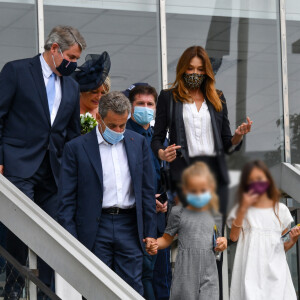 Le maire de La Baule Franck Louvrier, sa femme Sophie Jolivet, Nicolas Sarkozy, sa femme Carla Bruni, leur fille Giulia avec une amie - Mariage du maire de La Baule, Franck Louvrier (ex-conseiller en communication du Président de la République N.Sarkozy) avec Sophie Jolivet à l'hôtel de Ville de La Baule, France, le 5 septembre 2020. © Sébastien Valiela/Bestimage