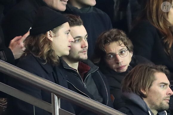 Pierre Sarkozy, Louis Sarkozy et Jean Sarkozy dans les tribunes lors du match de Ligue 1 Paris Saint-Germain - Toulouse FC au parc des Princes à Paris, France, le 19 février 2017. Le PSG fait match nul 0-0 contre le TFC. © Cyril Moreau/Bestimage 