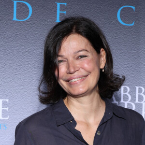 Un soir, Marianne dort et Joël décide de rentrer par la fenêtre pour ne pas la réveiller...
Marianne Denicourt lors de l'avant-première du film "L'Abbé Pierre - Une vie de combats" au cinéma UGC Normandie à Paris le 10 octobre 2023. © Denis Guignebourg / Bestimage