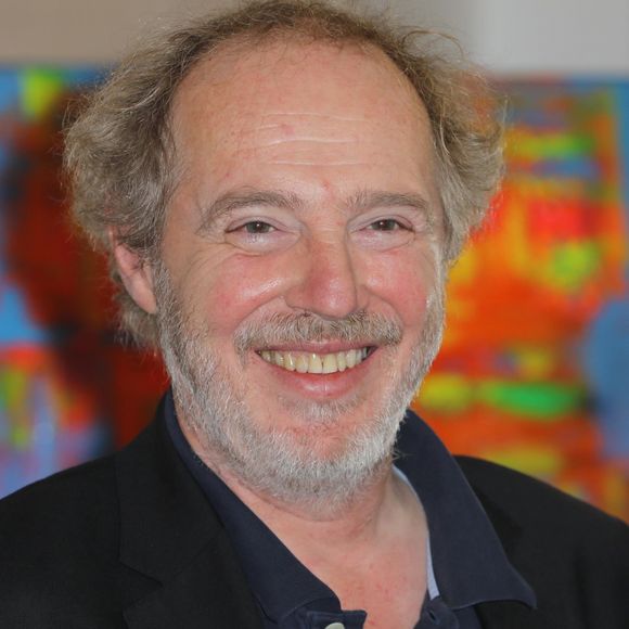 Arnaud Desplechin lors du "Rendez Vous - Nouveau Festival du Film Français" sur la terrasse de l'Hôtel Sofitel à Rome, le 3 avril 2023.