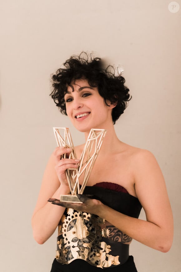 Exclusif - Barbara Pravi (Révélation féminine de l'année) en backstage lors la 37ème cérémonie des Victoires de la musique à la Seine musicale de Boulogne-Billancourt, le 11 février 2022. © Tiziano Da Silva / Cyril Moreau / Bestimage