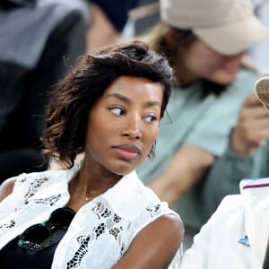 Yannick Noah et sa compagne Malika - Les célébrités en tribunes pendant l'épreuve de basketball de Demi-Finale opposant la France à l'Allemagne lors des Jeux Olympiques de Paris 2024 (JO) à l'Arena Bercy, à Paris, France, le 8 août 2024. © Jacovides-Perusseau/Bestimage