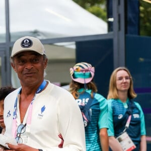 Yannick Noah et sa compagne Malika quittent les épreuves de gymnastique lors des Jeux Olympiques de Paris2024 (JO) le 4 aout 2024.