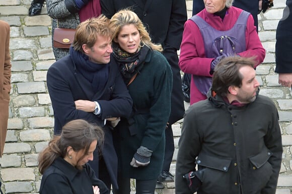 Les amoureux "sont assez pointus sur la nutrition, la micronutrithérapie"
Laurent Delahousse et sa compagne Alice Taglioni lors de la cérémonie d'hommage national à Jean d'Ormesson à l'hôtel des Invalides à Paris le 8 décembre 2017. © Giancarlo Gorassini / Bestimage