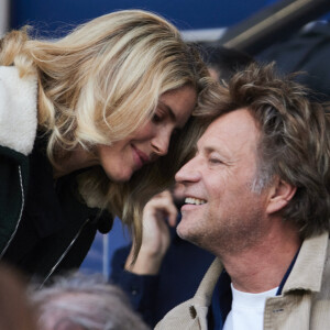 Alice Taglioni et son compagnon Laurent Delahousse - Célébrités dans les tribunes de la demi-finale retour de Ligue des champions entre le PSG face au Borussia Dortmund (0-1) au Parc des Princes à Paris le 7 mai 2024. © Cyril Moreau/Bestimage