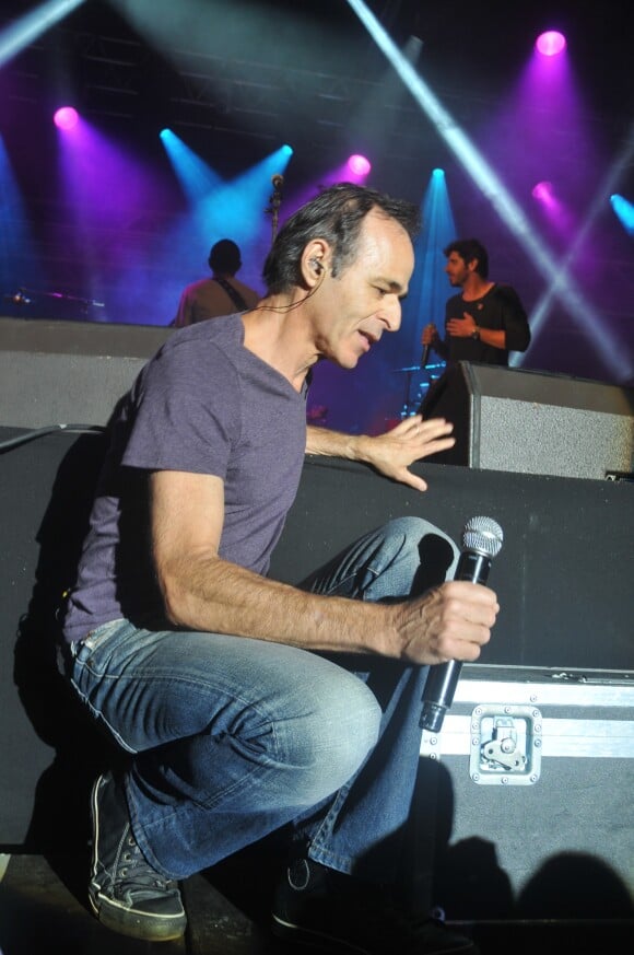 Jean-Jacques Goldman - Vente aux enchères à l'occasion du 20ème anniversaire du spectacle "Les Vendanges du Coeur" à Ouveillan, près de Narbonne (Aude) au profit des "Restos du Coeur" le 20 juillet 2014.