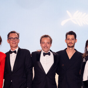 Julie De Bona, Alexandre de La Patellière, Patrick Mille, Pierre Niney, Anaïs Demoustier (enceinte), Julien De Saint-Jean - Descente des marches du film " Le comte de Monte-Cristo " lors du 77ème Festival International du Film de Cannes, au Palais des Festivals à Cannes. Le 22 mai 2024 © Jacovides-Moreau / Bestimage