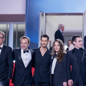 Julie De Bona, Alexandre de La Patellière, Patrick Mille, Pierre Niney, Anaïs Demoustier (enceinte), Julien De Saint-Jean, Matthieu Delaporte, Vassili Schneider, Marie Narbonne - Descente des marches du film " Le comte de Monte-Cristo " lors du 77ème Festival International du Film de Cannes, au Palais des Festivals à Cannes. Le 22 mai 2024 © Olivier Borde / Bestimage