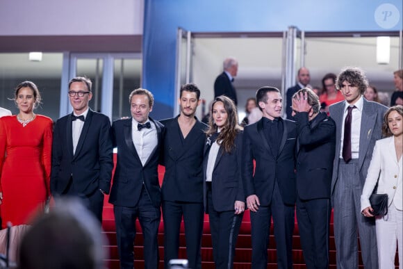 Julie De Bona, Alexandre de La Patellière, Patrick Mille, Pierre Niney, Anaïs Demoustier (enceinte), Julien De Saint-Jean, Matthieu Delaporte, Vassili Schneider, Marie Narbonne - Descente des marches du film " Le comte de Monte-Cristo " lors du 77ème Festival International du Film de Cannes, au Palais des Festivals à Cannes. Le 22 mai 2024 © Olivier Borde / Bestimage