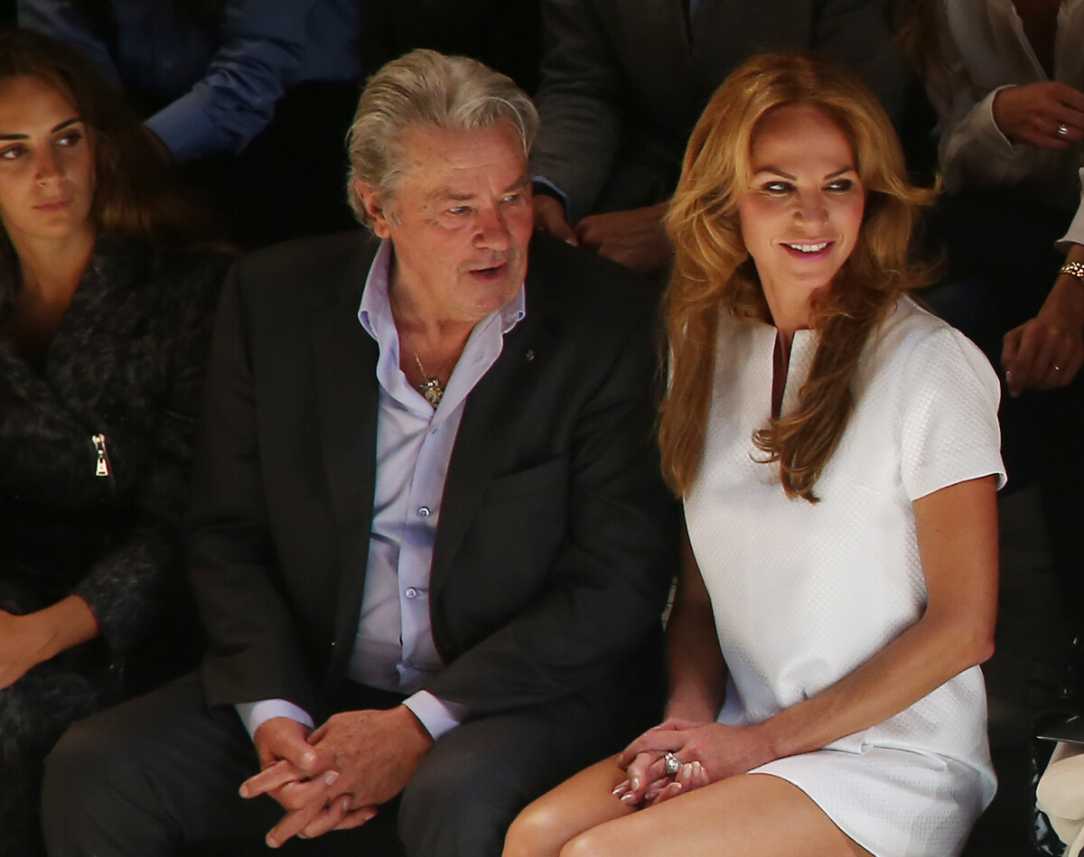 Photo : Alain Delon et Rosalie Van Breemen - People au defile de mode