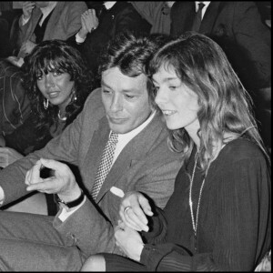 Archives - Alain Delon et Anne Parillaud, Jean-Paul Belmondo et Carlos Sotto Mayor à Paris en 1983.