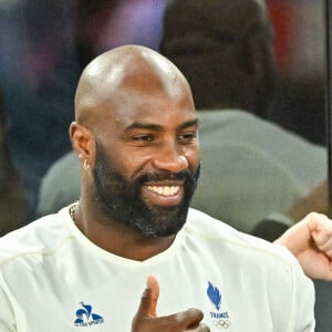 Teddy Riner pendant le match de la médaille d'or de la finale du basket-ball féminin entre l'équipe de France et l'équipe des États-Unis lors de la seizième journée des Jeux olympiques d'été de Paris 2024 à Bercy Arena, le 11 août 2024 à Paris, en France. Photo par Laurent Zabulon/ABACAPRESS.COM