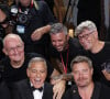 Après l'avoir aidé, George Clooney s'est saisi de son appareil photo pour prendre des clichés à sa place. 
George Clooney avec les photographes à la projection de "Wolfs" lors du 81ème festival international du film de Venise, la Mostra le 1er septembre 2024.