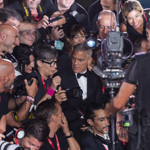 Histoire que le professionnel ne soit pas lésé face à ses collègues. 
George Clooney à la projection de "Wolfs" lors du 81ème festival international du film de Venise, la Mostra le 1er septembre 2024.