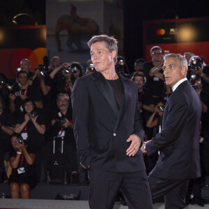 Brad Pitt, George Clooney à la projection de "Wolfs" lors du 81ème festival international du film de Venise, la Mostra le 1er septembre 2024.