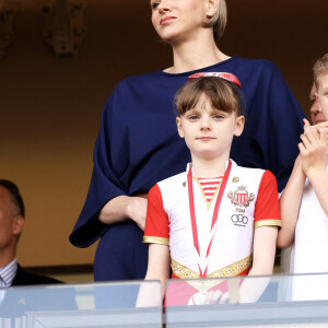 Exclusif - Le prince Albert II de Monaco , la princesse Charlene, le prince Jacques et la princesse Gabriella - La famille princière de Monaco assiste au match de l'Afrique du Sud (qui a remporté son match) lors du tournoi de qualification de rugby à 7 pour les JO 2024 au Stade Louis II à Monaco le 22 juin 2024. © Claudia Albuquerque / Bestimage