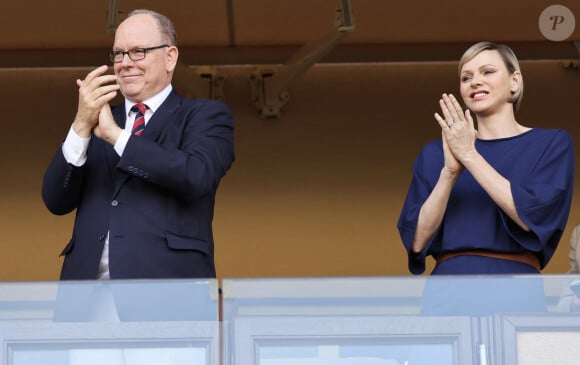 Exclusif - Le prince Albert II de Monaco , la princesse Charlene - La famille princière de Monaco assiste au match de l'Afrique du Sud (qui a remporté son match) lors du tournoi de qualification de rugby à 7 pour les JO 2024 au Stade Louis II à Monaco le 22 juin 2024. © Claudia Albuquerque / Bestimage