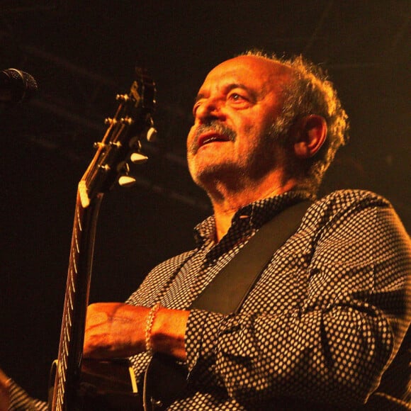 D'autant plus après l'expérience de mort imminente qu'il a vécue en 1986
Concert de Louis Chedid dan sla salle "Le Tahiti" à Gacé, le 3 octobre 2021. © Sébastien Legendre / Panoramic / Bestimage