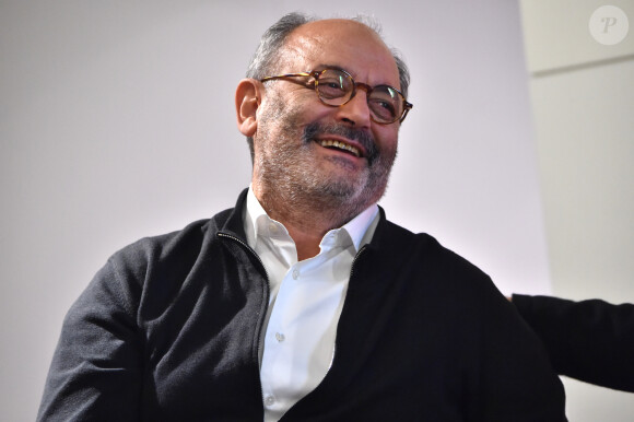 Ce thème de la transcendance se retrouve au coeur de ses nouvelles chansons
Louis Chedid participe à la présentation de l'album de reprises "Brassens sur Parole(s)" à la Fnac Bercy-Village, le 3 novembre 2016. © Lionel Urman/Bestimage 