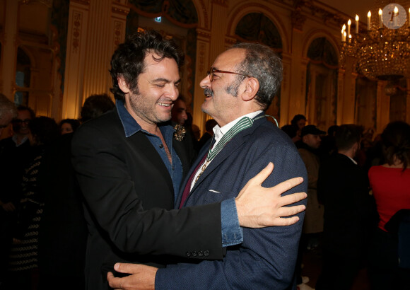 Le chanteur M (Matthieu Chedid) et son père Louis Chedid - Audrey Azoulay a fait Commandeur de l'ordre des Arts et des Lettres, Louis Chedid dans le salon du Ministère à Paris, le 25 Octobre 2016. © Dominique Jacovides/Bestimage