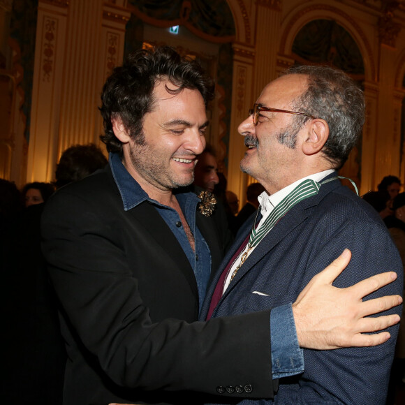 Le chanteur M (Matthieu Chedid) et son père Louis Chedid - Audrey Azoulay a fait Commandeur de l'ordre des Arts et des Lettres, Louis Chedid dans le salon du Ministère à Paris, le 25 Octobre 2016. © Dominique Jacovides/Bestimage