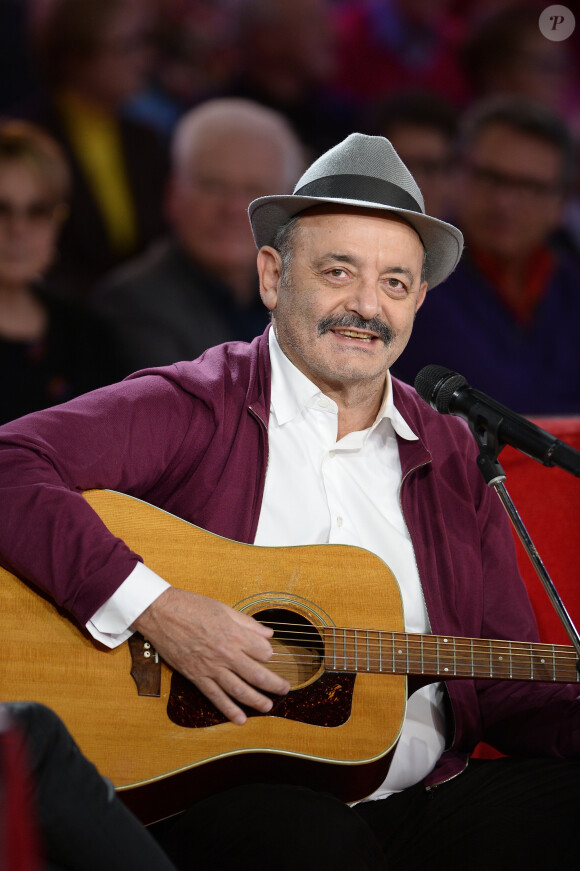 Louis Chedid, enregistrement de l'émission "Vivement Dimanche" à Paris le 13 Janvier 2016 et qui sera diffusée le 17 Janvier 2016. Invité principal Les Chevaliers du fiel. © Coadic Guirec/Bestimage